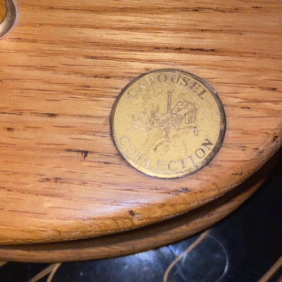 BOX42 Musical Carousel Horse on Brass Post and Wooden Platform - Picture 4 of 4